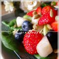 Salade d'épinards aux fraises, bleuets et poires