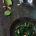 Épinards sautés aux raisins et pignons comme en[...]