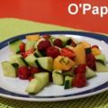 Salade colorée de concombre, framboises,[...]