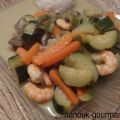 Crevettes et légumes au curry vert