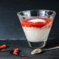Faisselle maison sans fromagère avec son coulis[...]