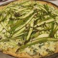 Pizza blanche au brousse et asperges vertes,[...]