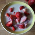 Fraises en nage d'amandes