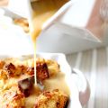 Pouding au pain brioché et crème sucrée