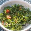 SALADE DE ROQUETTE, TOMATES ET PIGNONS