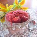 Yogourt glacé aux framboises et aux fraises