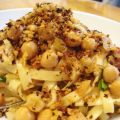 Pasta al pangrattato con ceci