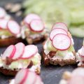 Tartines apéritives { chèvre, radis, concombre[...]