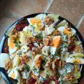 Salade d'endives aux œufs, Bleu, lardons & noix