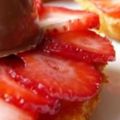 Tarte aux fraises et son dôme au chocolat