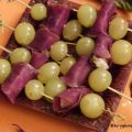 Brochettes raisin, gorgonzola et noix de boeuf[...]