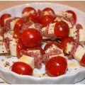 Mini brochettes tomates cerises & mozza,[...]