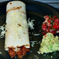 SPICY BEEF BURRITO WITH GUACAMOLE AND TOMATO[...]