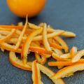 Ecorces d'oranges confites pour préparer les[...]