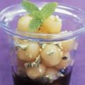 Billes de melon au coulis de cassis et basilic