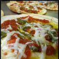 La pizza-pita pesto et cheddar vieilli