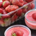 Petits pots de glace à la fraise