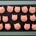 Macaron - chat à la framboise