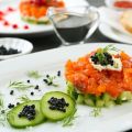 Tartare de saumon et concombre au chèvre frais