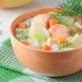 Potage au saumon et aux légumes nouveaux