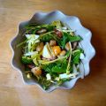 Salade de pissenlits aux lardons & oeufs mollets