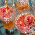 Cocktail au cidre doux, fraises et oranges