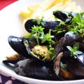 Moules à la citronnelle et au basilic thaï