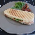 Panini pesto, jambon cru, tomates, mozza et[...]
