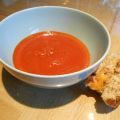 Soupe aux tomates grillées avec croûtons de[...]