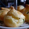 Mini choux au chèvre frais et au basilic