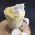 Gâteau rapide aux pommes dans une tasse