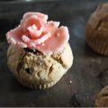 Muffins rose hibiscus, roses en pâte d'amande[...]