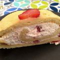 Biscuit roulé aux fraises, chantilly légère