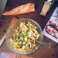 Salade de pâte et courgettes avec fèves, herbes[...]