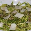 Salade de courgettes crues à la noix de[...]
