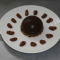 Dome de mousse au chocolat sur un lit de cookie
