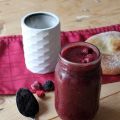 Smoothie aux fruits rouges et aux baies d'açaï