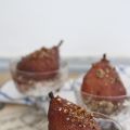 Poires pochées à l'hibiscus, croustillant de[...]