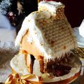 Maison en pain d'épices blanche et dorée