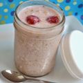 Gruau d'avoine froid, yogourt, érable et fraises