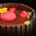 Oompa Loompa dans une baignoire de chocolat