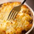 Parmentier de canard confit aux noisettes