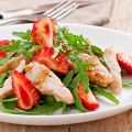 Salade de poulet aux fraises