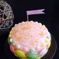 Gâteau pastel décoré de bonbons multicolores au[...]