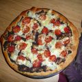 Pizza tapenade et tomates-cerise