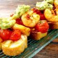 Bruschetta aux tomates, crevettes et guacamole,[...]