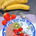 Smoothie bowl à la banane, fraise et açaï