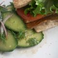 Tempeh BLT Sandwich et concombre à l'aneth