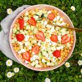 Salade de pois chiches, concombre, fraises,[...]