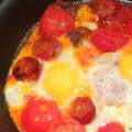 Tomates au chorizo et œufs